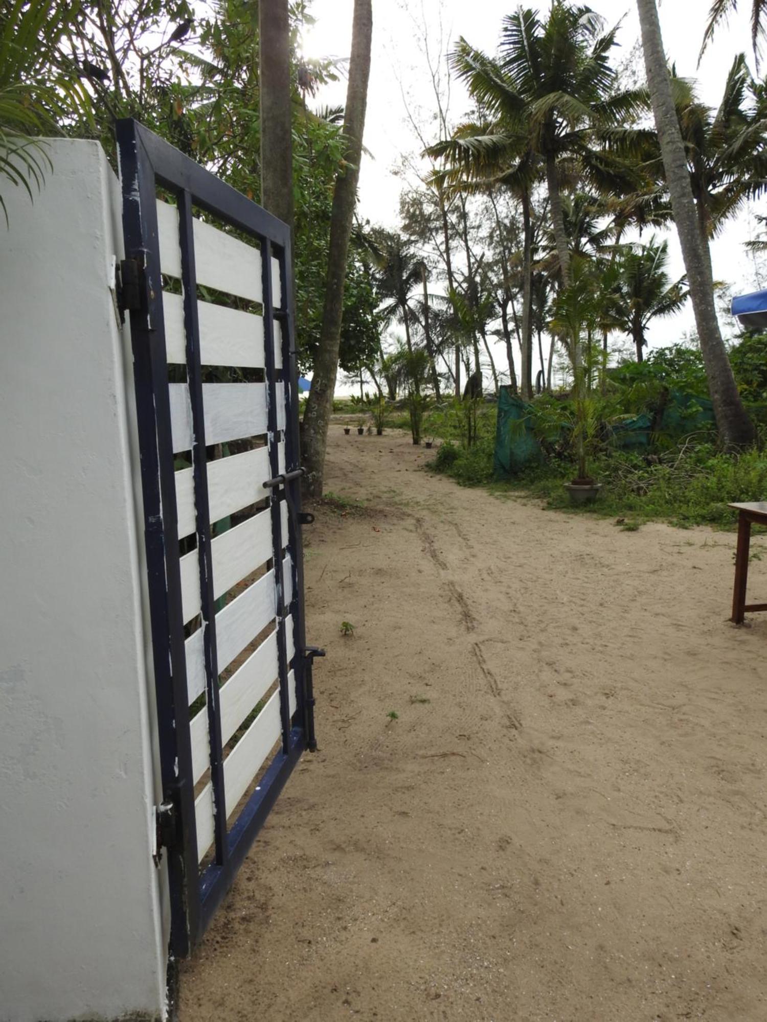 Shoreline Marari Beach Villa At Golden Beach Mararikulam アーラップーザ県 エクステリア 写真